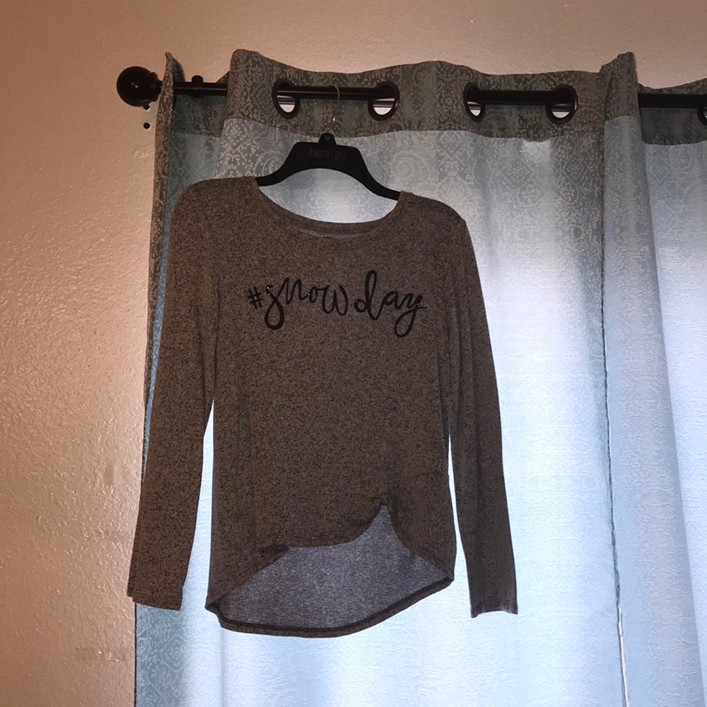 Gray sweater that says “#snowday”